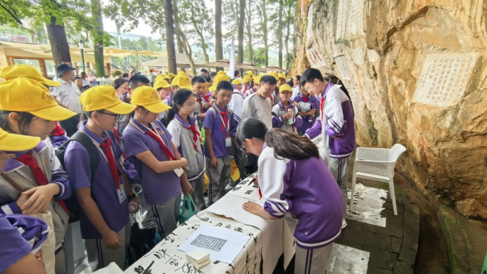 云南安寧中學(xué)嵩華學(xué)校:探尋瀾湄精神 厚植愛(ài)國(guó)愛(ài)鄉(xiāng)情懷811.png