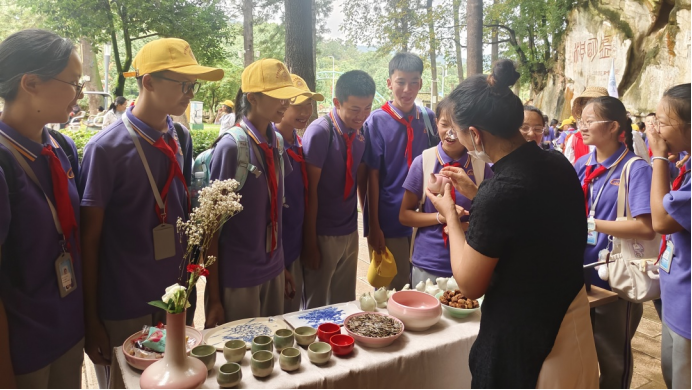 云南安寧中學(xué)嵩華學(xué)校:探尋瀾湄精神 厚植愛(ài)國(guó)愛(ài)鄉(xiāng)情懷892.png