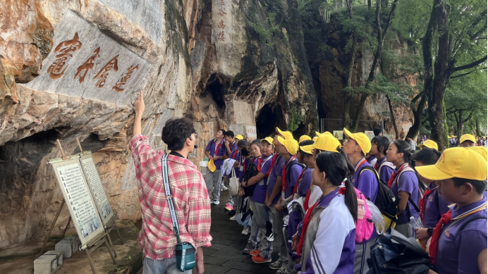 云南安寧中學(xué)嵩華學(xué)校:探尋瀾湄精神 厚植愛(ài)國(guó)愛(ài)鄉(xiāng)情懷706.png