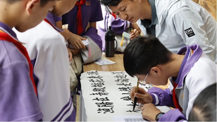 云南安寧中學(xué)嵩華學(xué)校:探尋瀾湄精神 厚植愛(ài)國(guó)愛(ài)鄉(xiāng)情懷810.png