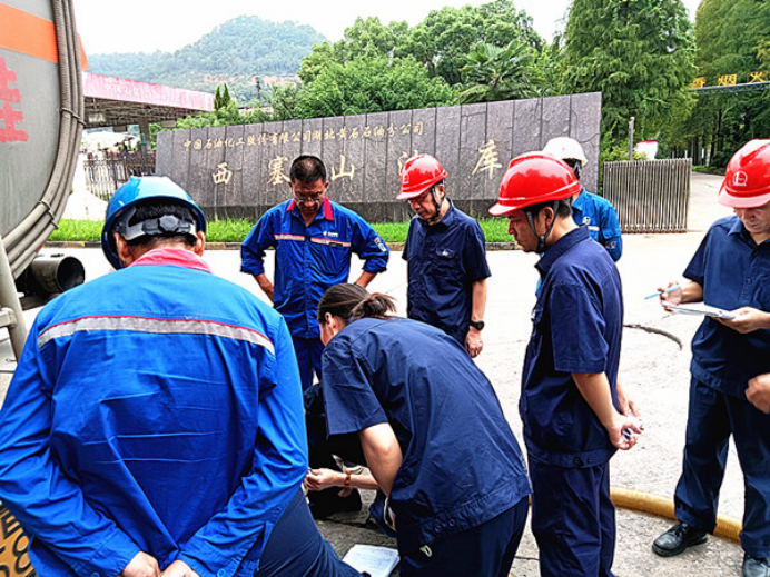 中石化黃石石油公司開展安全檢查“雷霆行動(dòng)”196.png