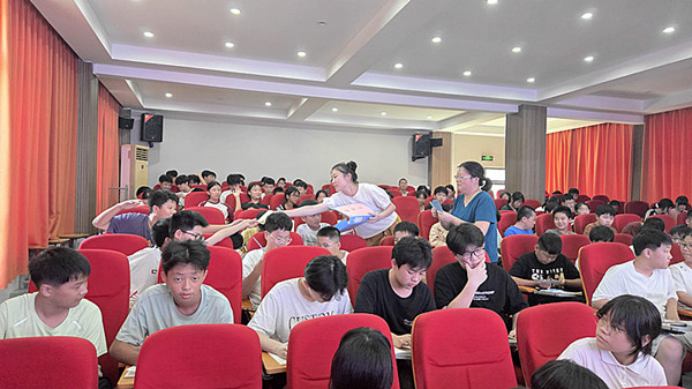 湖北省大冶市:“解憂盒”傳訴心聲 法治教育護(hù)成長847.png