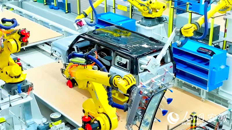 今年1—5月，安徽新能源汽車產(chǎn)量位居全國(guó)第一。人民網(wǎng) 郭昊攝