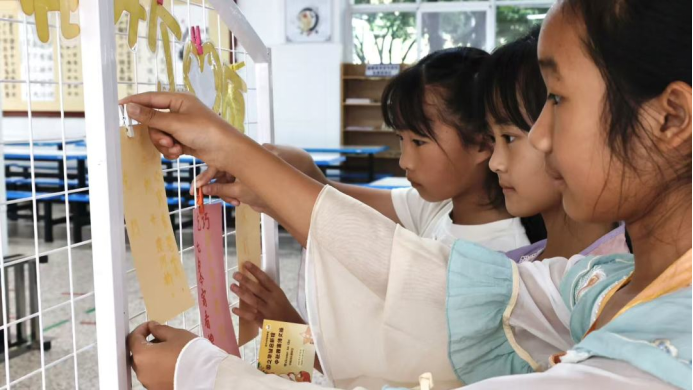 月圓國(guó)盛弘揚(yáng)中華傳統(tǒng)文化 雙節(jié)同輝涵養(yǎng)深厚家國(guó)情懷3375.png