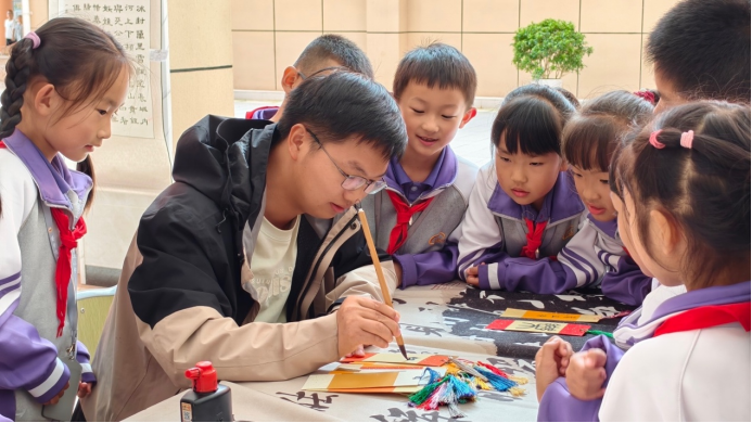 云南安寧中學(xué)太平學(xué)校小學(xué)部:讓藝術(shù)的種子在腦海中生根發(fā)芽 讓文化的花朵在心田里芬芳馥郁4537.png