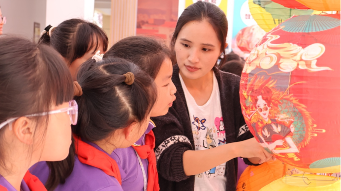 云南安寧中學(xué)太平學(xué)校小學(xué)部:讓藝術(shù)的種子在腦海中生根發(fā)芽 讓文化的花朵在心田里芬芳馥郁9551.png