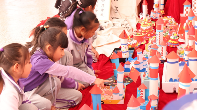 云南安寧中學(xué)太平學(xué)校小學(xué)部:讓藝術(shù)的種子在腦海中生根發(fā)芽 讓文化的花朵在心田里芬芳馥郁6841.png