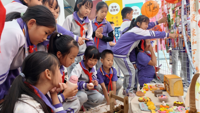 云南安寧中學(xué)太平學(xué)校小學(xué)部:讓藝術(shù)的種子在腦海中生根發(fā)芽 讓文化的花朵在心田里芬芳馥郁9041.png