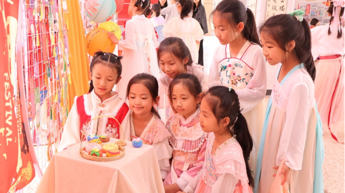 云南安寧中學(xué)太平學(xué)校小學(xué)部:讓藝術(shù)的種子在腦海中生根發(fā)芽 讓文化的花朵在心田里芬芳馥郁8444.png