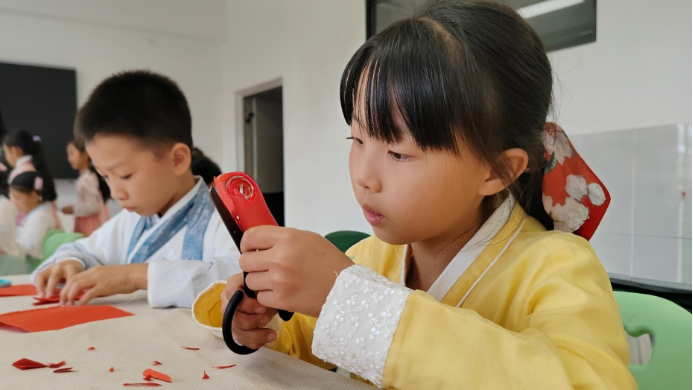 云南安寧中學(xué)太平學(xué)校小學(xué)部:讓藝術(shù)的種子在腦海中生根發(fā)芽 讓文化的花朵在心田里芬芳馥郁2547.png