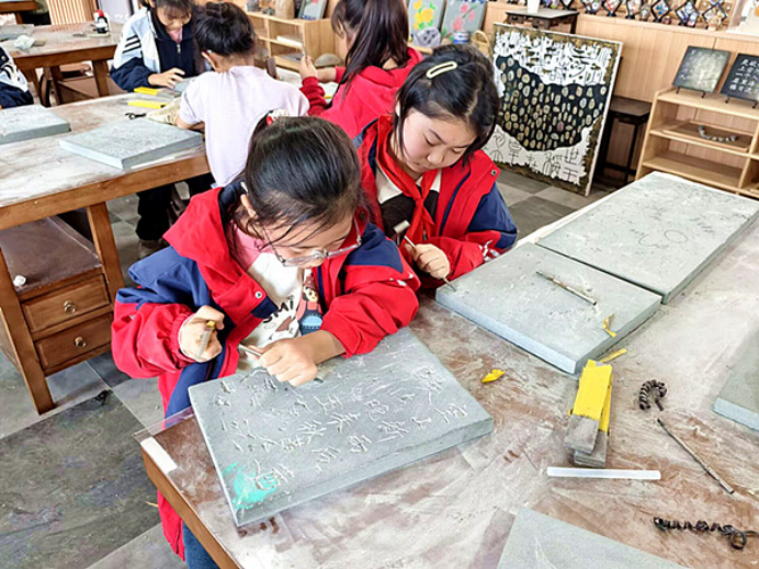 大冶市保安鎮(zhèn)小學:以石為媒育童心 非遺石雕“活”在校園里660.png