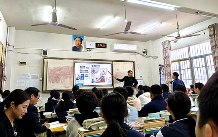 大冶市金山店鎮(zhèn)中學(xué):師生同上思政課 厚植愛國情懷586.png