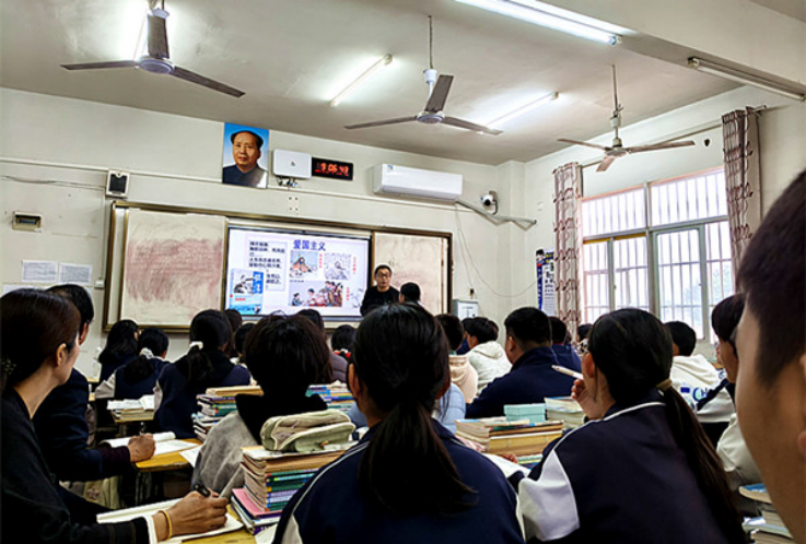大冶市金山店鎮(zhèn)中學(xué):師生同上思政課 厚植愛國情懷143.png