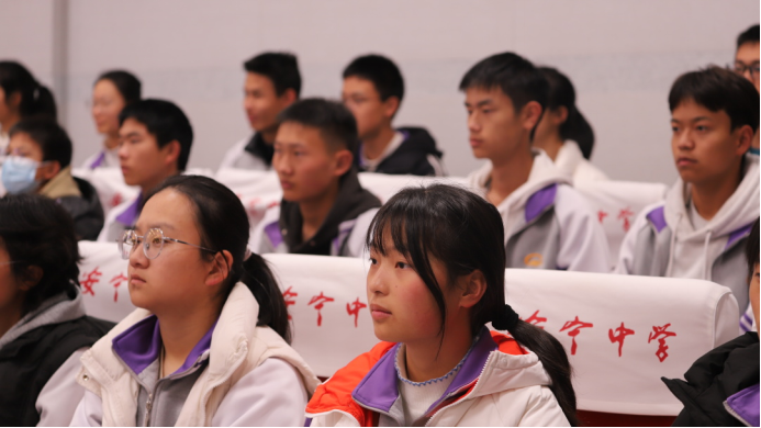 安中大講壇(第52講)__北京理工大學(xué)化學(xué)與化工學(xué)院張奇博士講《“藥”健康 創(chuàng)未來(lái)》2100.png