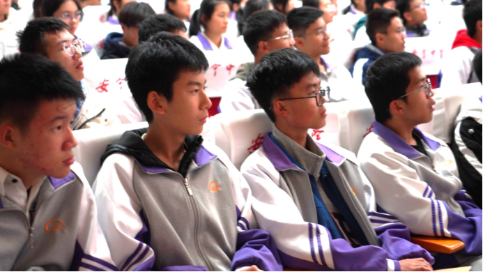 安中大講壇(第52講)__北京理工大學(xué)化學(xué)與化工學(xué)院張奇博士講《“藥”健康 創(chuàng)未來(lái)》1368.png