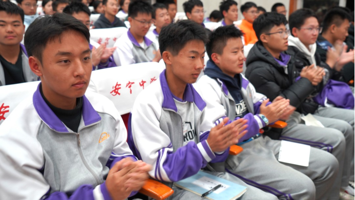 安中大講壇(第52講)__北京理工大學(xué)化學(xué)與化工學(xué)院張奇博士講《“藥”健康 創(chuàng)未來(lái)》2475.png