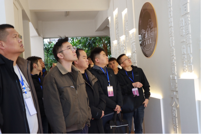云南省第二輪“萬名校長培訓(xùn)計劃”(第五期)學(xué)員到安寧中學(xué)跟崗研修1535.png