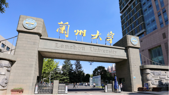 蘭州大學(xué)公共衛(wèi)生學(xué)院兒少衛(wèi)生與婦幼保健學(xué)系副教授魏倩到云南安寧中學(xué)講授科普知識(shí)2305.png