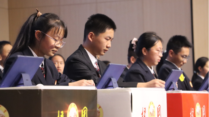 云南安寧中學(xué)初中部:在詩詞世界領(lǐng)悟文化精髓 在書香校園激揚(yáng)青春智慧(1)1620.png