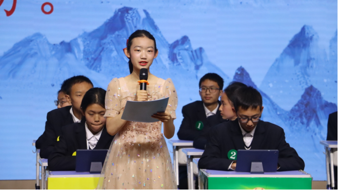 云南安寧中學(xué)初中部:在詩詞世界領(lǐng)悟文化精髓 在書香校園激揚(yáng)青春智慧(1)2765.png