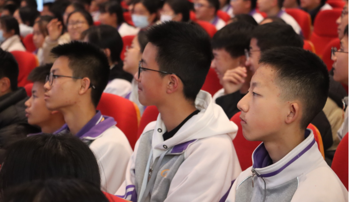 云南安寧中學(xué)初中部:在詩詞世界領(lǐng)悟文化精髓 在書香校園激揚(yáng)青春智慧(1)3104.png