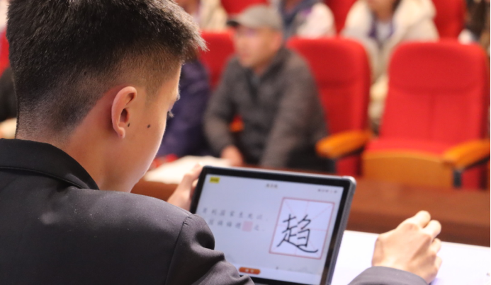 云南安寧中學(xué)初中部:在詩詞世界領(lǐng)悟文化精髓 在書香校園激揚(yáng)青春智慧(1)1185.png