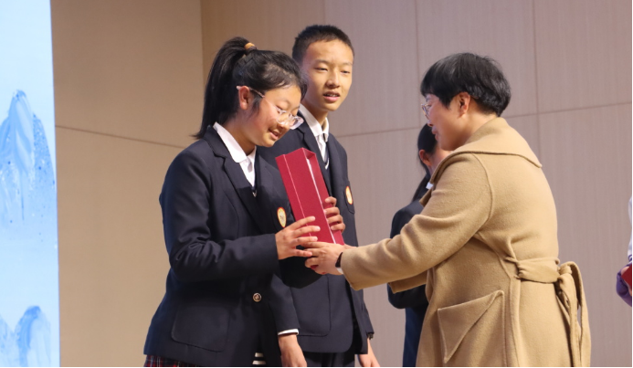 云南安寧中學(xué)初中部:在詩詞世界領(lǐng)悟文化精髓 在書香校園激揚(yáng)青春智慧(1)3806.png