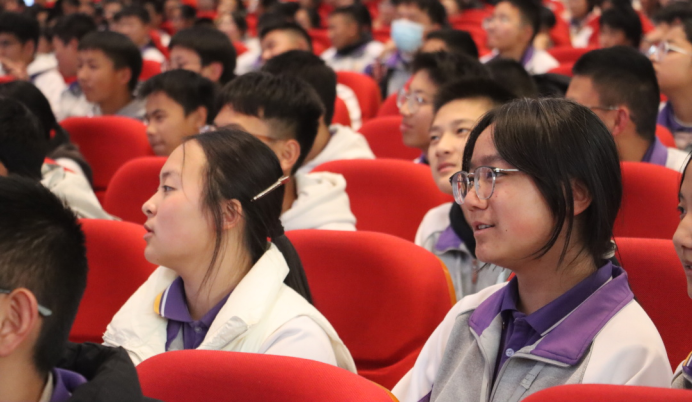 云南安寧中學(xué)初中部:在詩詞世界領(lǐng)悟文化精髓 在書香校園激揚(yáng)青春智慧(1)2150.png