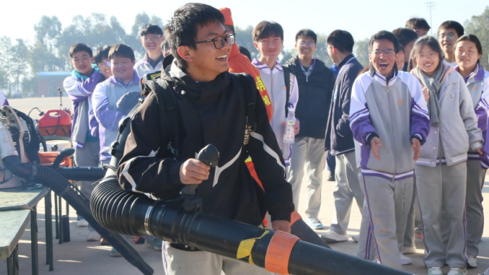 以藍(lán)焰勇士精神引領(lǐng)學(xué)生樹(shù)立遠(yuǎn)大志向 用應(yīng)682.png