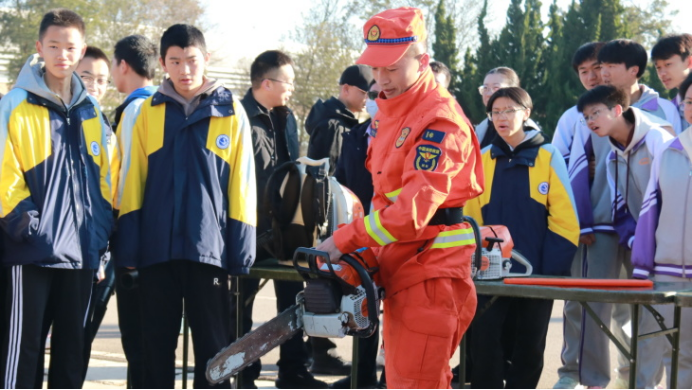 以藍(lán)焰勇士精神引領(lǐng)學(xué)生樹(shù)立遠(yuǎn)大志向 用應(yīng)680.png