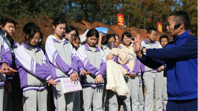 以藍(lán)焰勇士精神引領(lǐng)學(xué)生樹(shù)立遠(yuǎn)大志向 用應(yīng)817.png