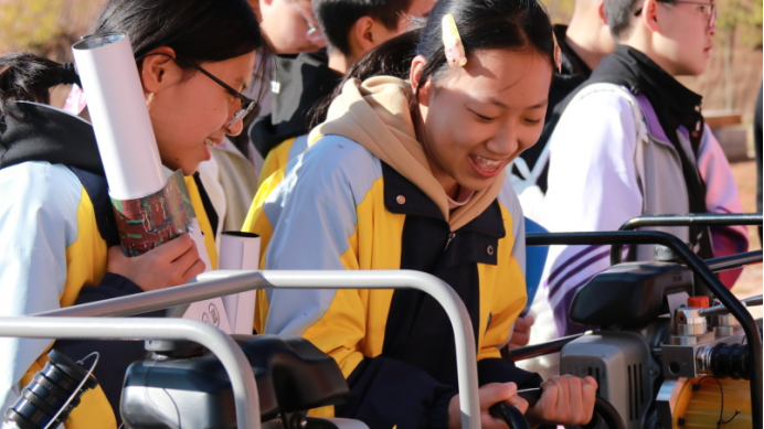 以藍(lán)焰勇士精神引領(lǐng)學(xué)生樹(shù)立遠(yuǎn)大志向 用應(yīng)823.png