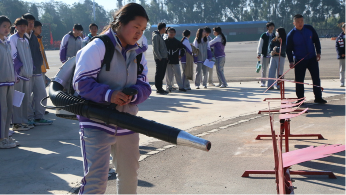 以藍(lán)焰勇士精神引領(lǐng)學(xué)生樹(shù)立遠(yuǎn)大志向 用應(yīng)679.png