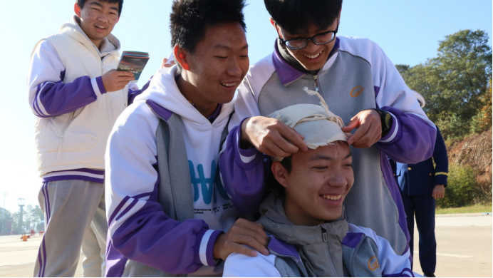 以藍(lán)焰勇士精神引領(lǐng)學(xué)生樹(shù)立遠(yuǎn)大志向 用應(yīng)819.png