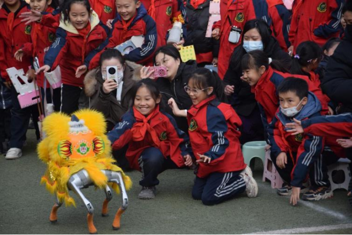 1_星夢(mèng)筑九天 奇思潤(rùn)生活——山西太原山水城小學(xué)第四屆校園科技周活動(dòng)隆重啟幕(1)783.png