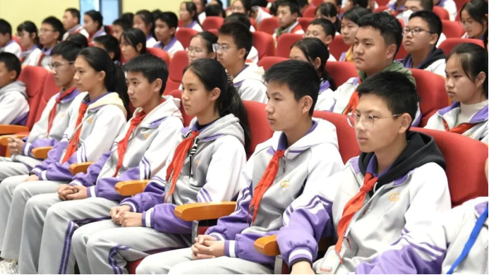 法潤菁菁校園 憲育莘莘學子——云南安寧中2382.png