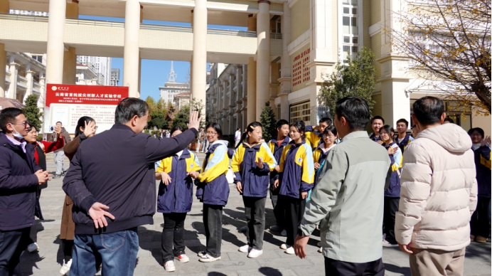 手牽手譜寫教育強(qiáng)國建設(shè)嶄新篇章 心連心培604.png