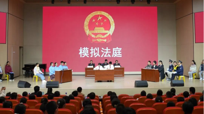 法潤菁菁校園 憲育莘莘學子——云南安寧中386.png