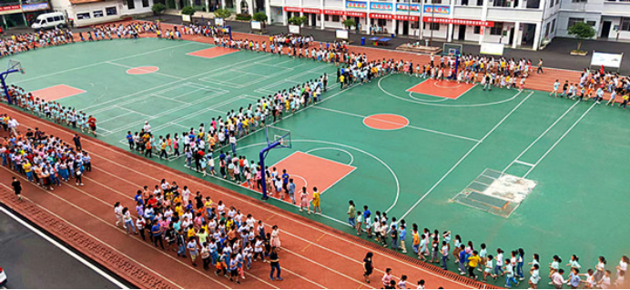 大冶市金牛鎮(zhèn)小學(xué):校長操場撿垃圾 引領(lǐng)文明新風(fēng)尚(1)807.png