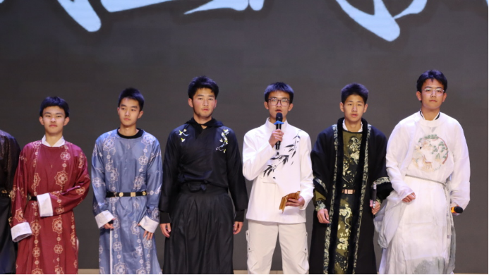 筑夢(mèng)安中繪新卷 青春唱響新時(shí)代__安寧中學(xué)高6242.png