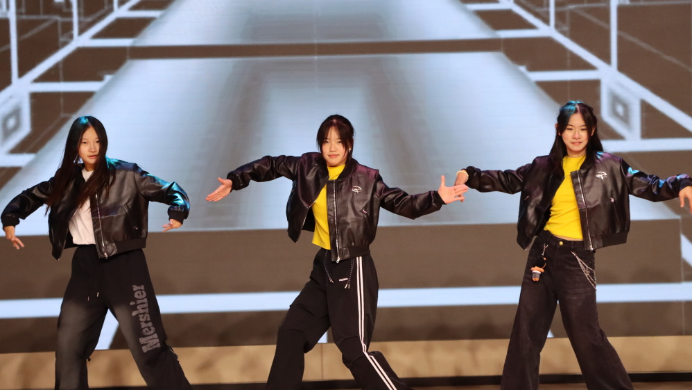 筑夢(mèng)安中繪新卷 青春唱響新時(shí)代__安寧中學(xué)高8551.png