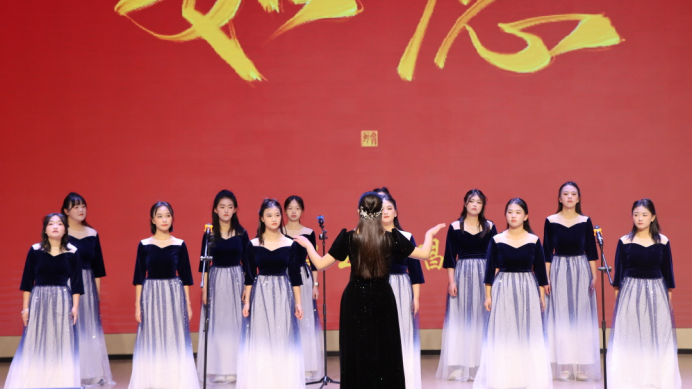 筑夢(mèng)安中繪新卷 青春唱響新時(shí)代__安寧中學(xué)高8257.png