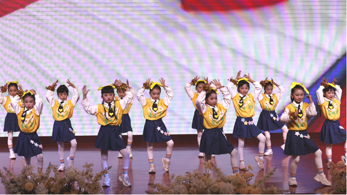 藝彩迎新 逐夢(mèng)前行‖安寧中學(xué)嵩華學(xué)校2026年1944.png