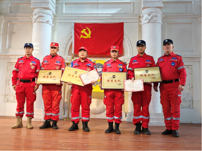 內(nèi)蒙古這個(gè)被譽(yù)為“守護(hù)紅”的民間戶外救援隊(duì)伍更新了1178.png