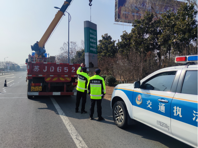 江蘇鹽城重拳整治公路“非標(biāo)” 優(yōu)化路域安全環(huán)境133.png