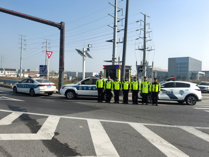 江蘇省鹽城市交通執(zhí)法“力度+溫度”筑牢春節(jié)假日交通保障防線147.png