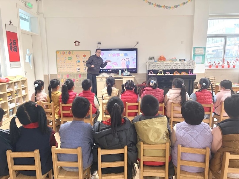 濟(jì)南市市中區(qū)七賢中心幼兒園開展慶?！叭恕?國(guó)際婦女節(jié)活動(dòng)